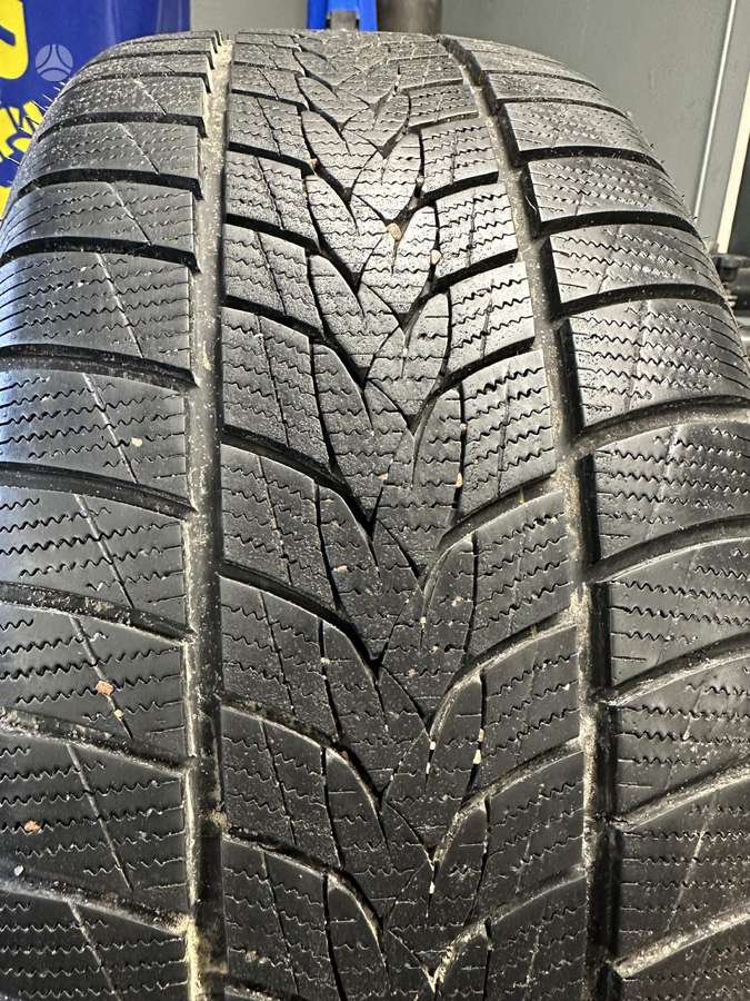 Imperial, winter 235/40 R19