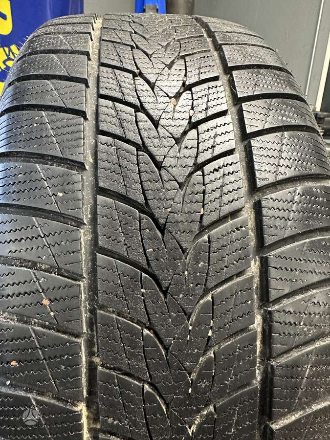 Imperial, žieminės 235/40 R19