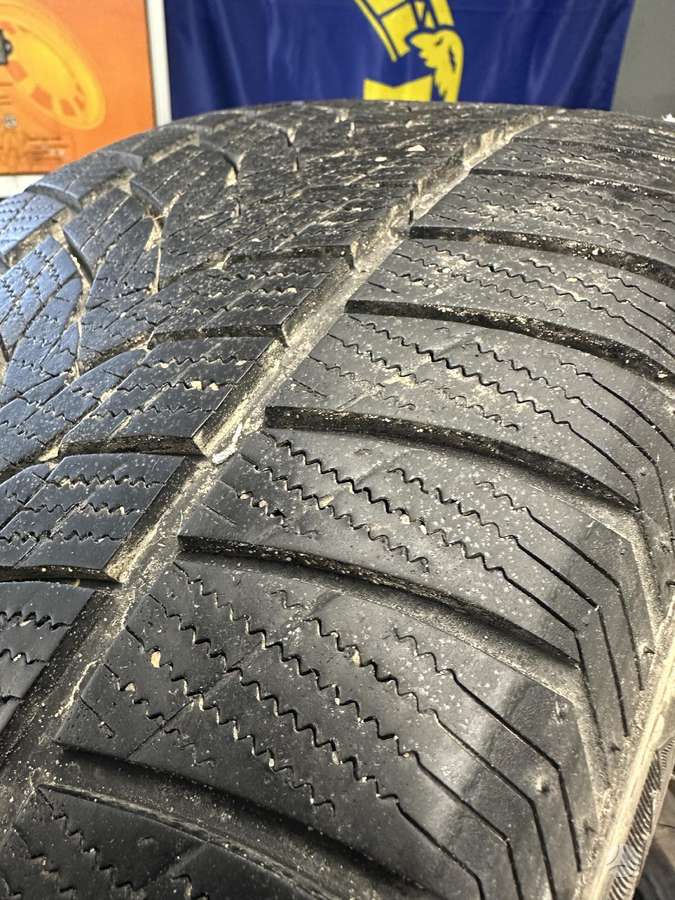 Imperial, winter 235/40 R19