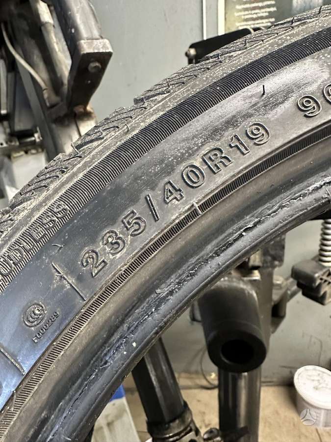 Imperial, winter 235/40 R19