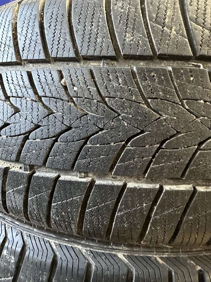 Imperial, winter 235/40 R19