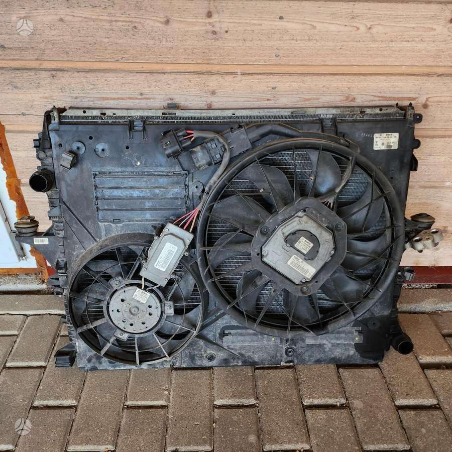 Audi Q7 variklio aušinimo detalės