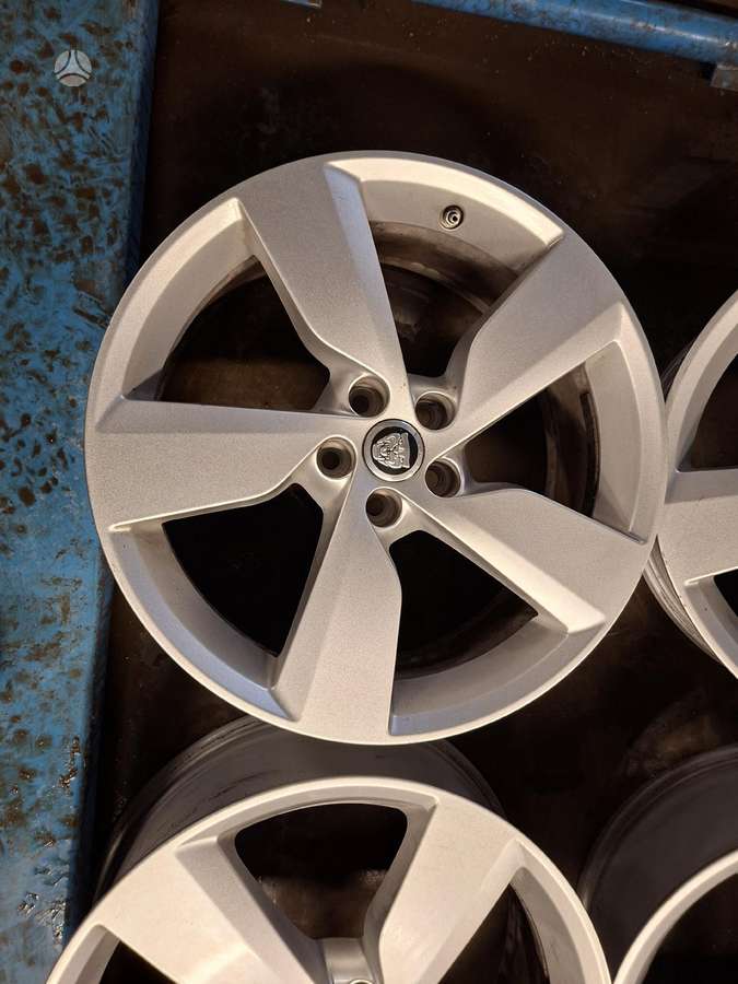 Jaguar, light alloy, R19