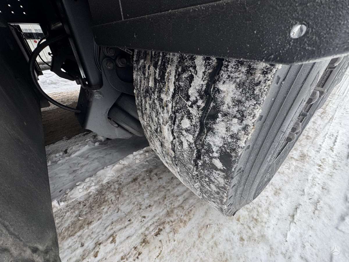 Krone, bortinės su užuolaidomis