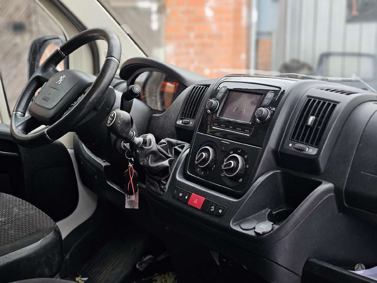 Peugeot Boxer, 2.2 l., cargo van 11