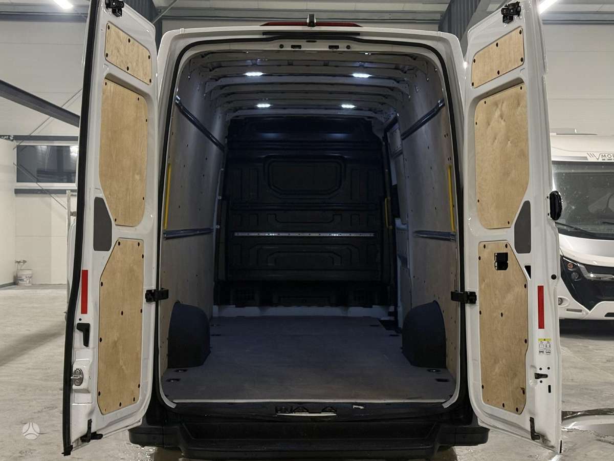 Volkswagen Crafter, 2.0 l., cargo van 8