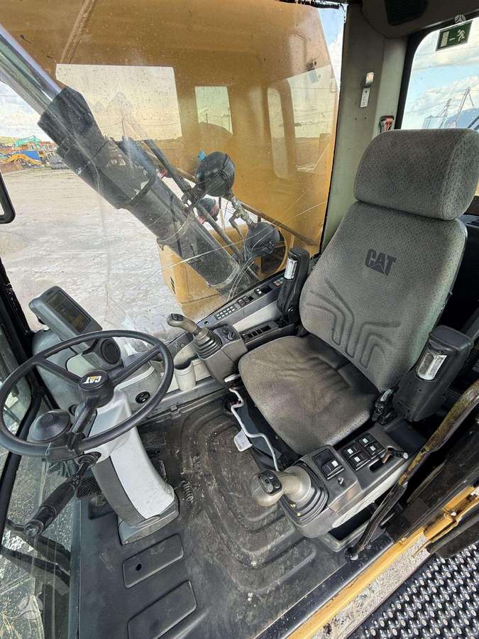 Caterpillar M 325 DLMH, ekskavatori