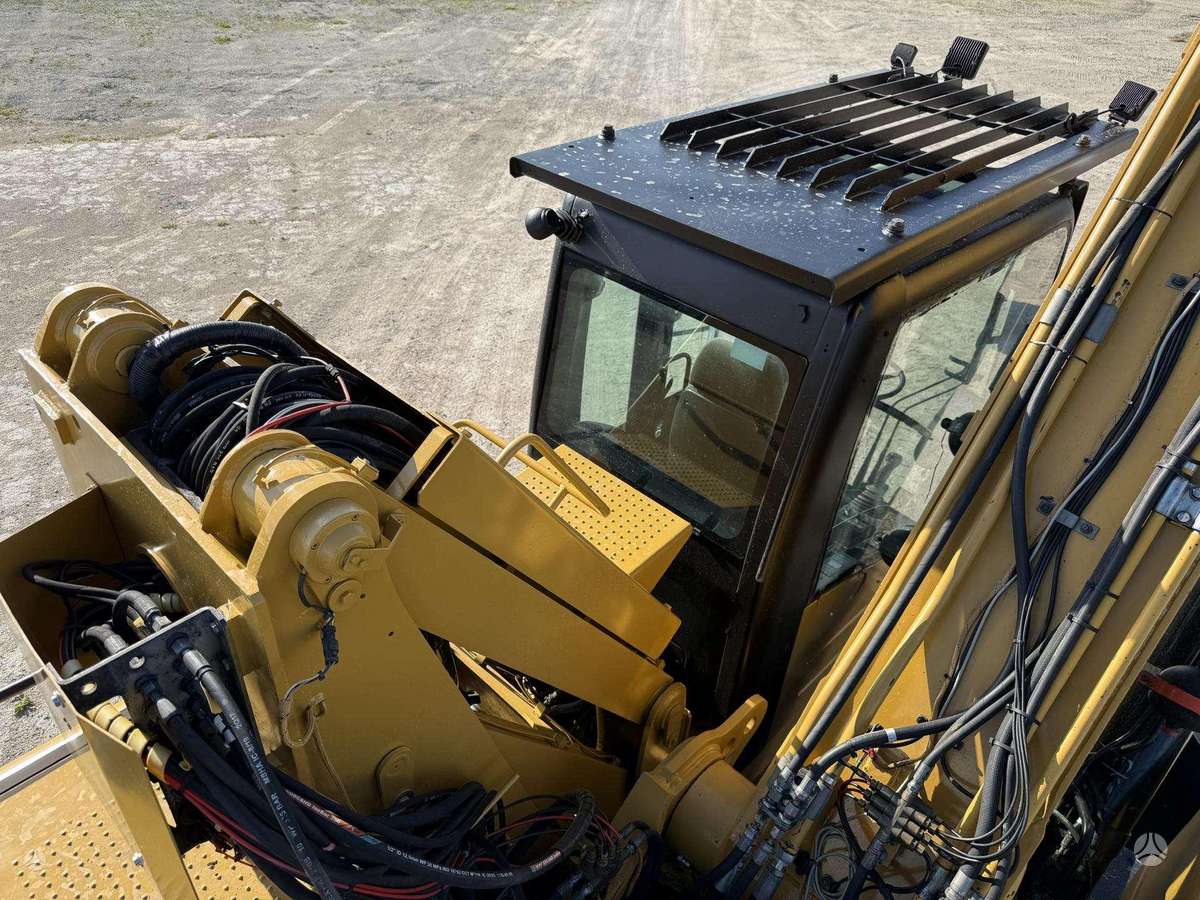 Caterpillar M 325 DLMH, ekskavatori