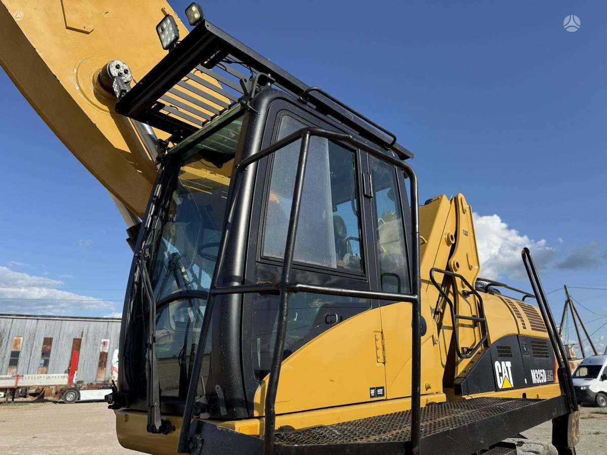 Caterpillar M 325 DLMH, ekskavatori