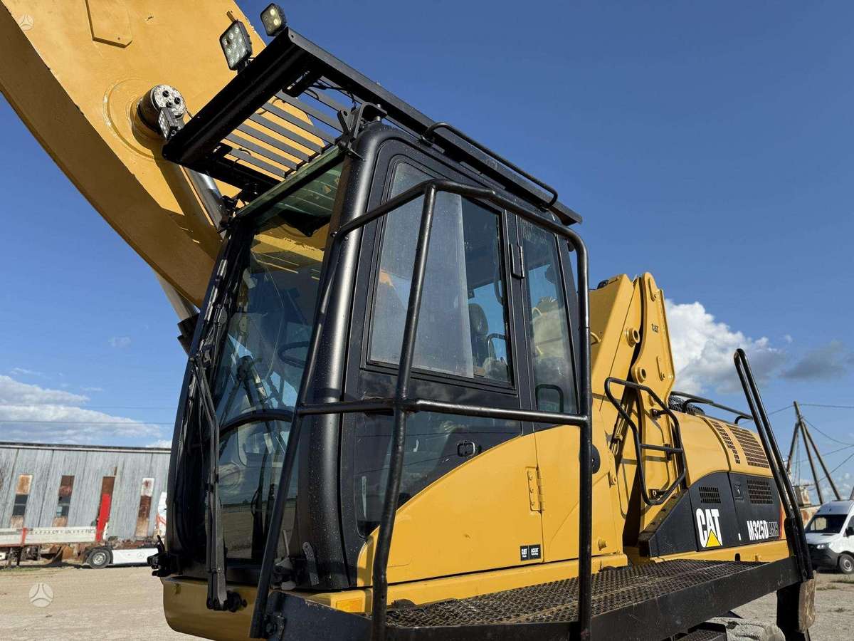 Caterpillar M 325 DLMH, excavator