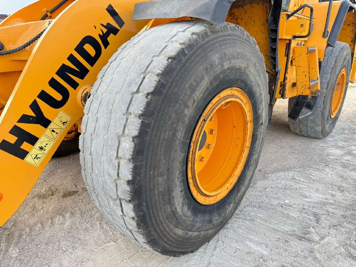 Hyundai HL 955, frontal loader