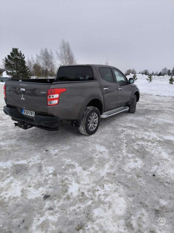 Mitsubishi L200, 2.4 l., pick-up 3