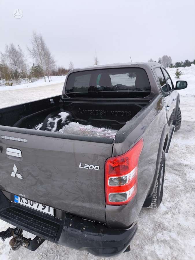 Mitsubishi L200, 2.4 l., pick-up 8