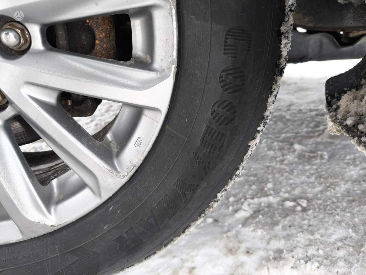 Mitsubishi L200, 2.4 l., pick-up 9