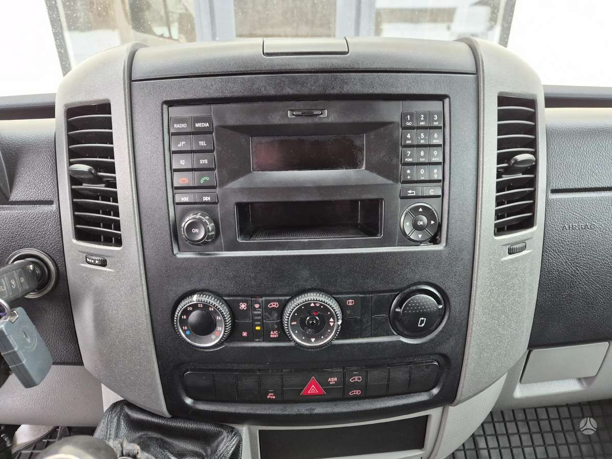 Volkswagen Crafter, 2.0 l., cargo van 22