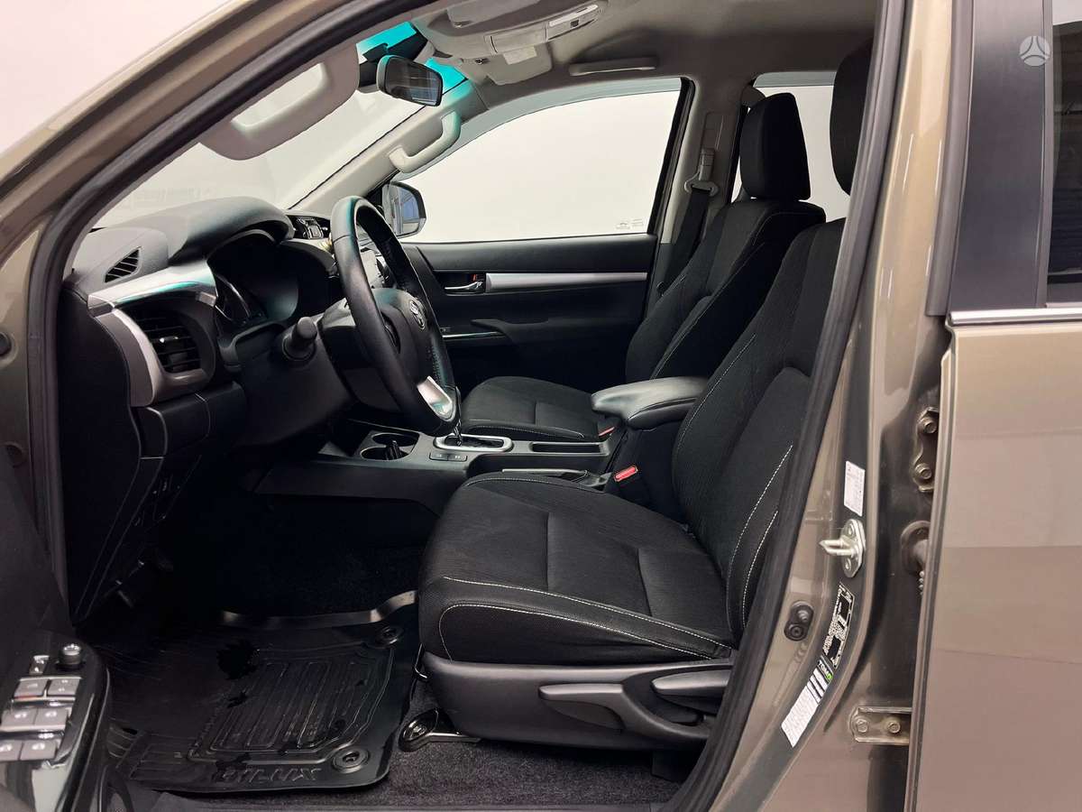 Toyota Hilux, 2.8 l., pick-up 9