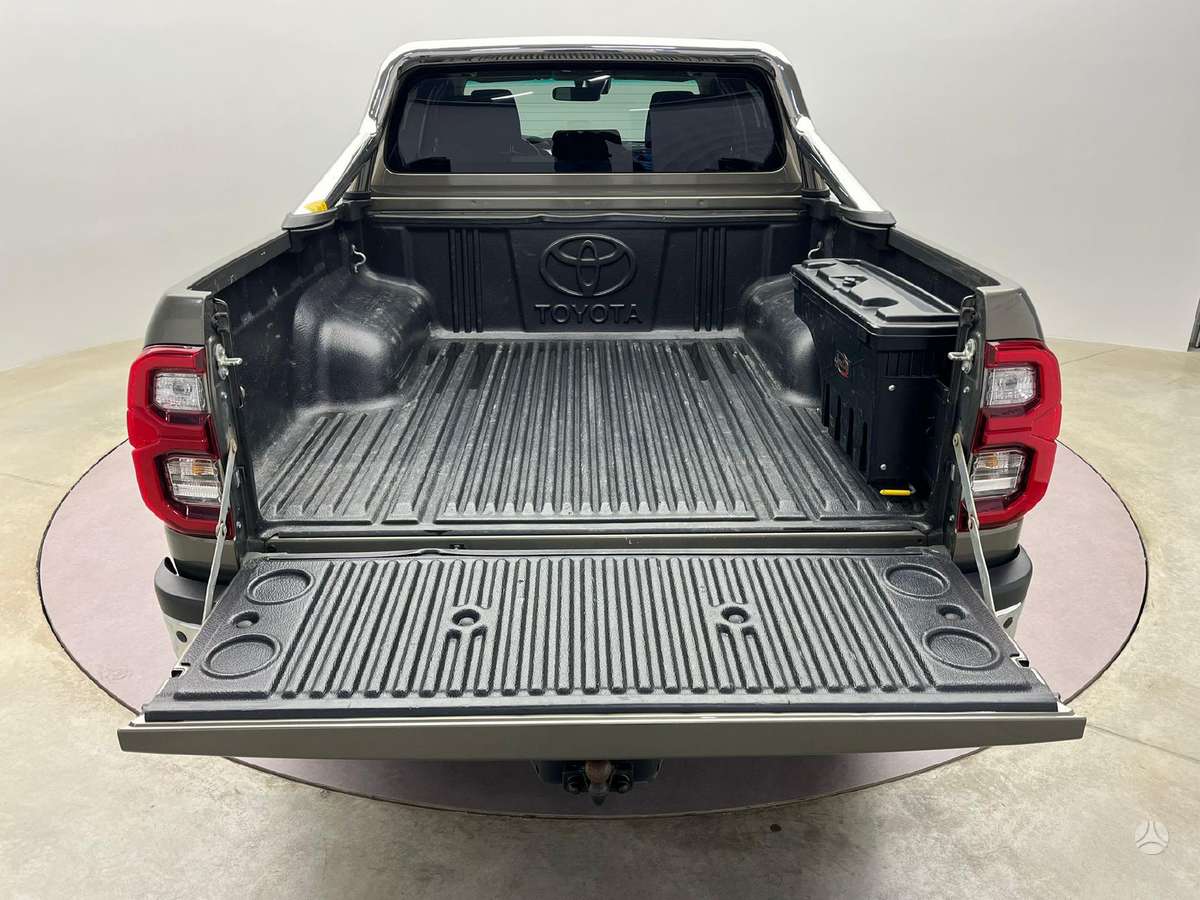Toyota Hilux, 2.8 l., pick-up 13