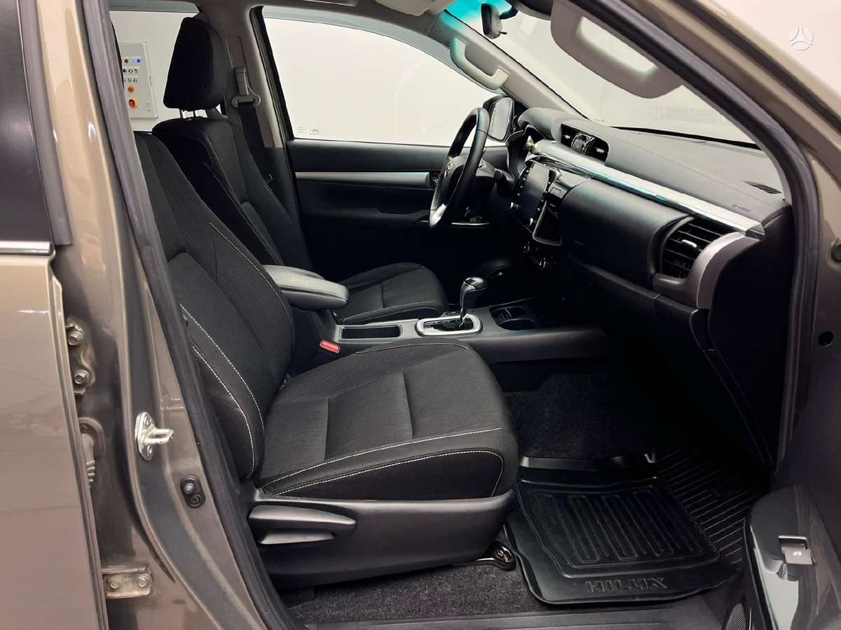 Toyota Hilux, 2.8 l., pick-up 16
