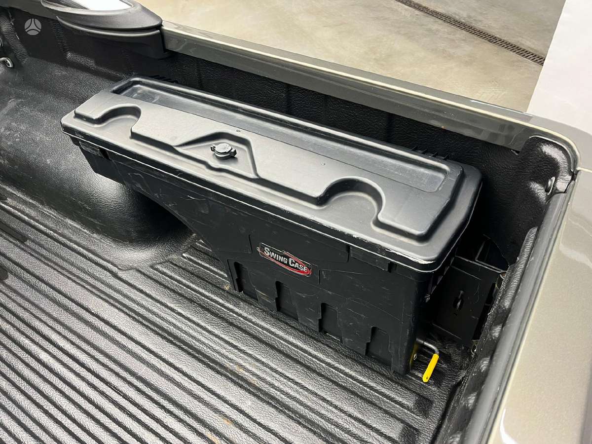 Toyota Hilux, 2.8 l., pick-up 14