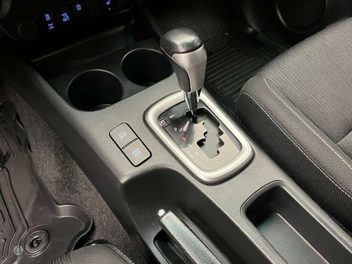 Toyota Hilux, 2.8 l., pick-up 32