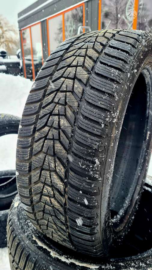 Hankook, žieminės 235/50 R19