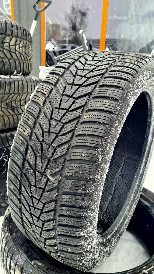 Hankook, žieminės 245/45 R19