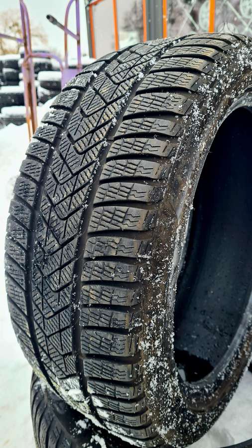 Pirelli, зимние 245/45 R19