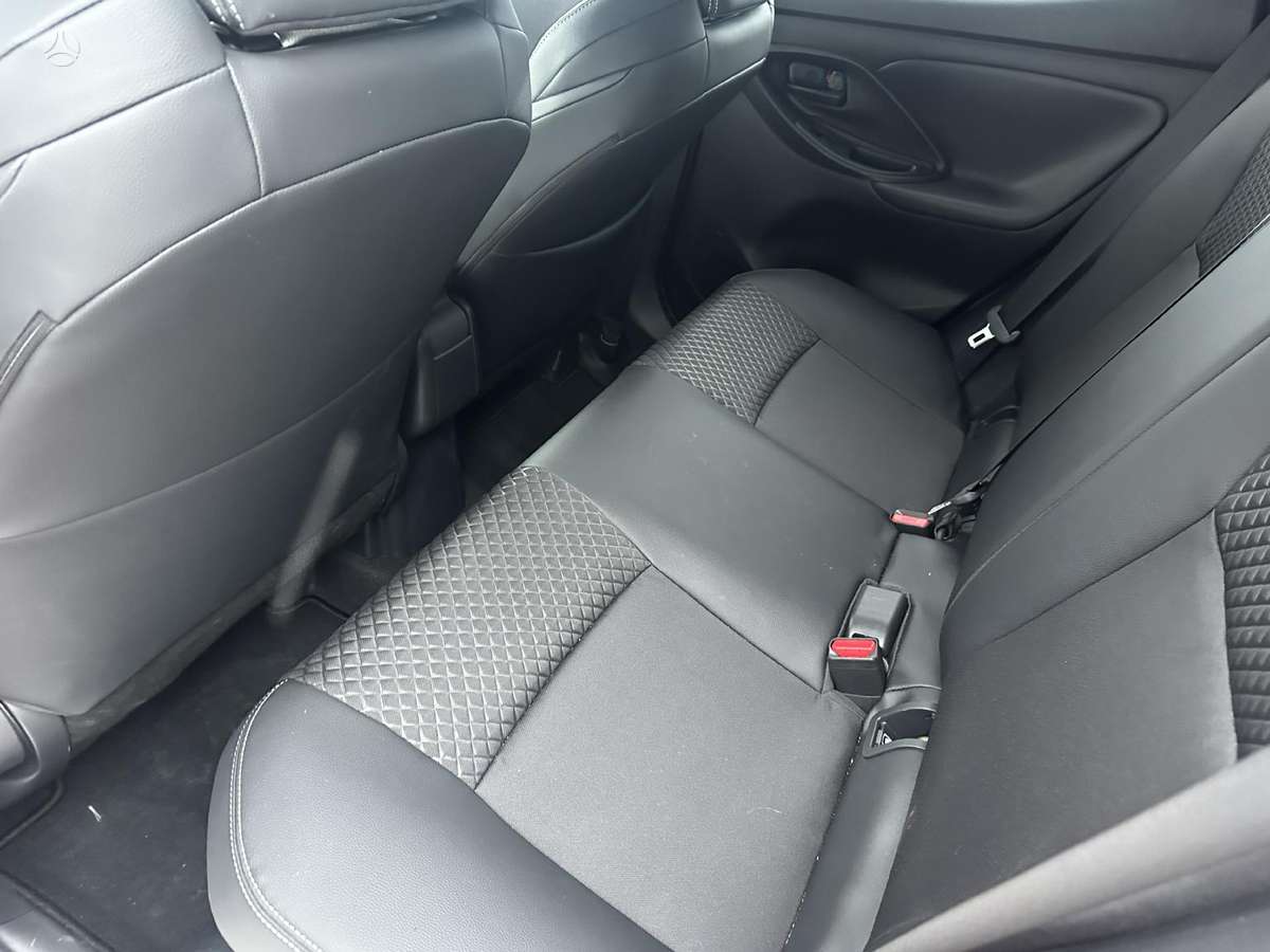 Mazda 2, 1.5 l., off-road / crossover