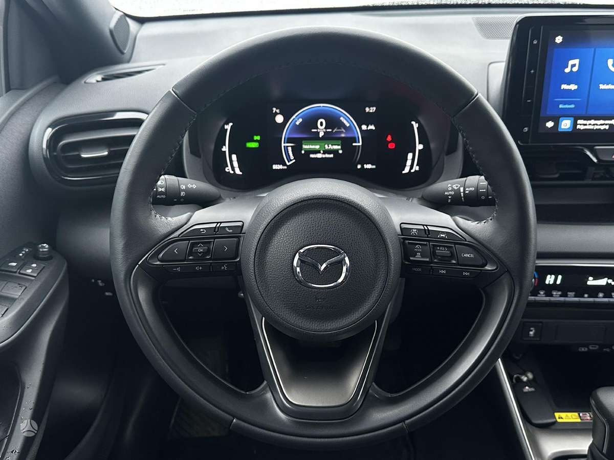 Mazda 2, 1.5 l., off-road / crossover