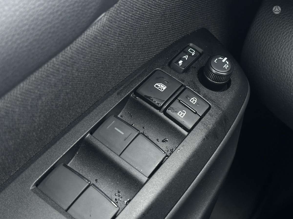 Mazda 2, 1.5 l., off-road / crossover