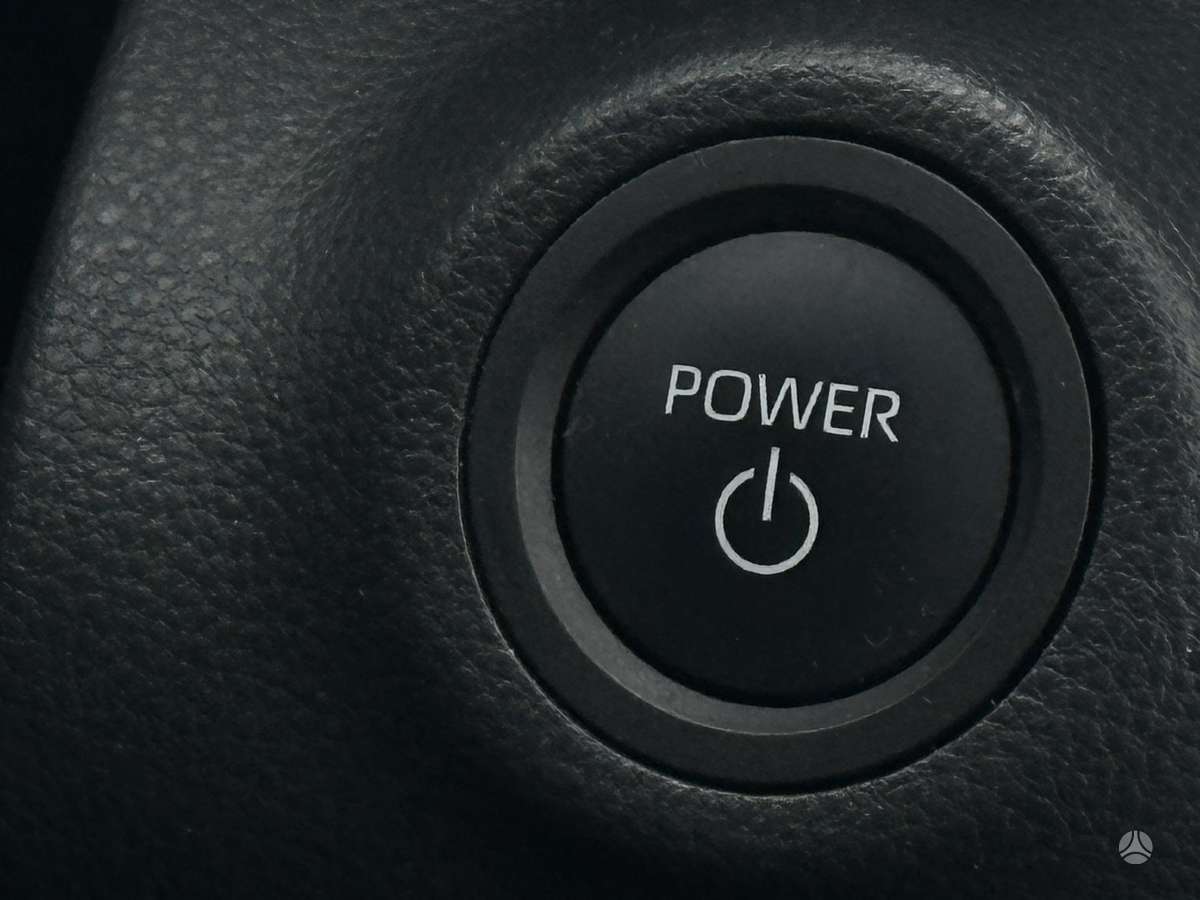 Mazda 2, 1.5 l., off-road / crossover