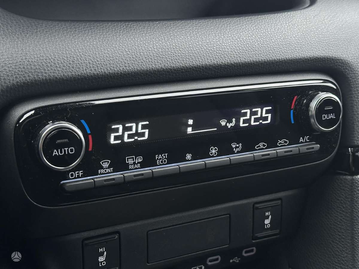 Mazda 2, 1.5 l., off-road / crossover