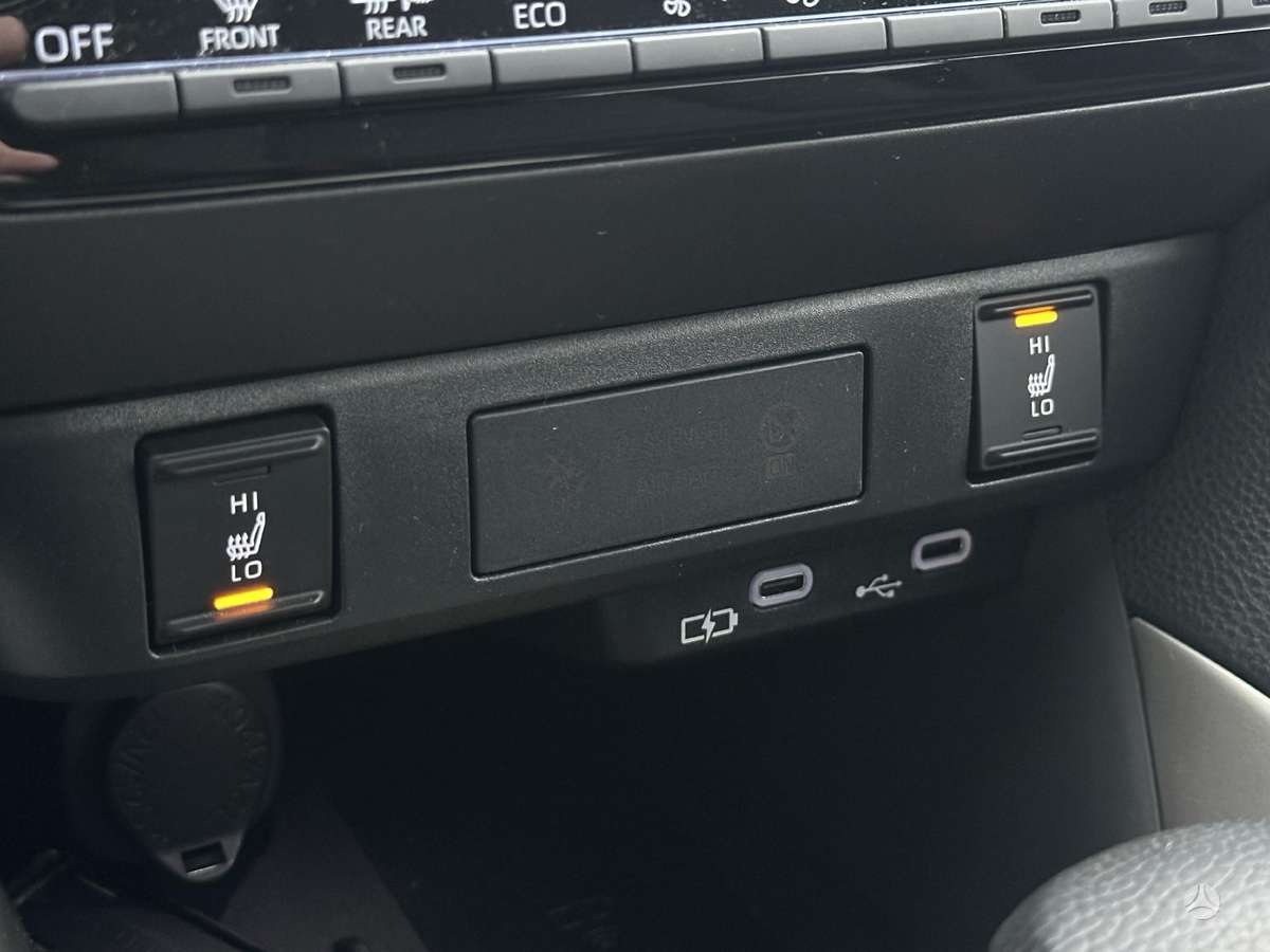 Mazda 2, 1.5 l., off-road / crossover