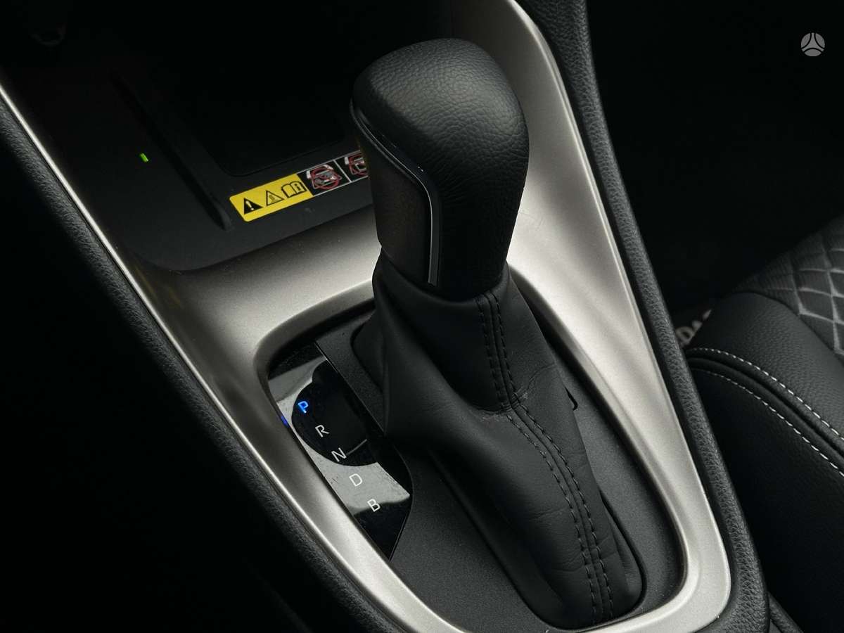 Mazda 2, 1.5 l., off-road / crossover
