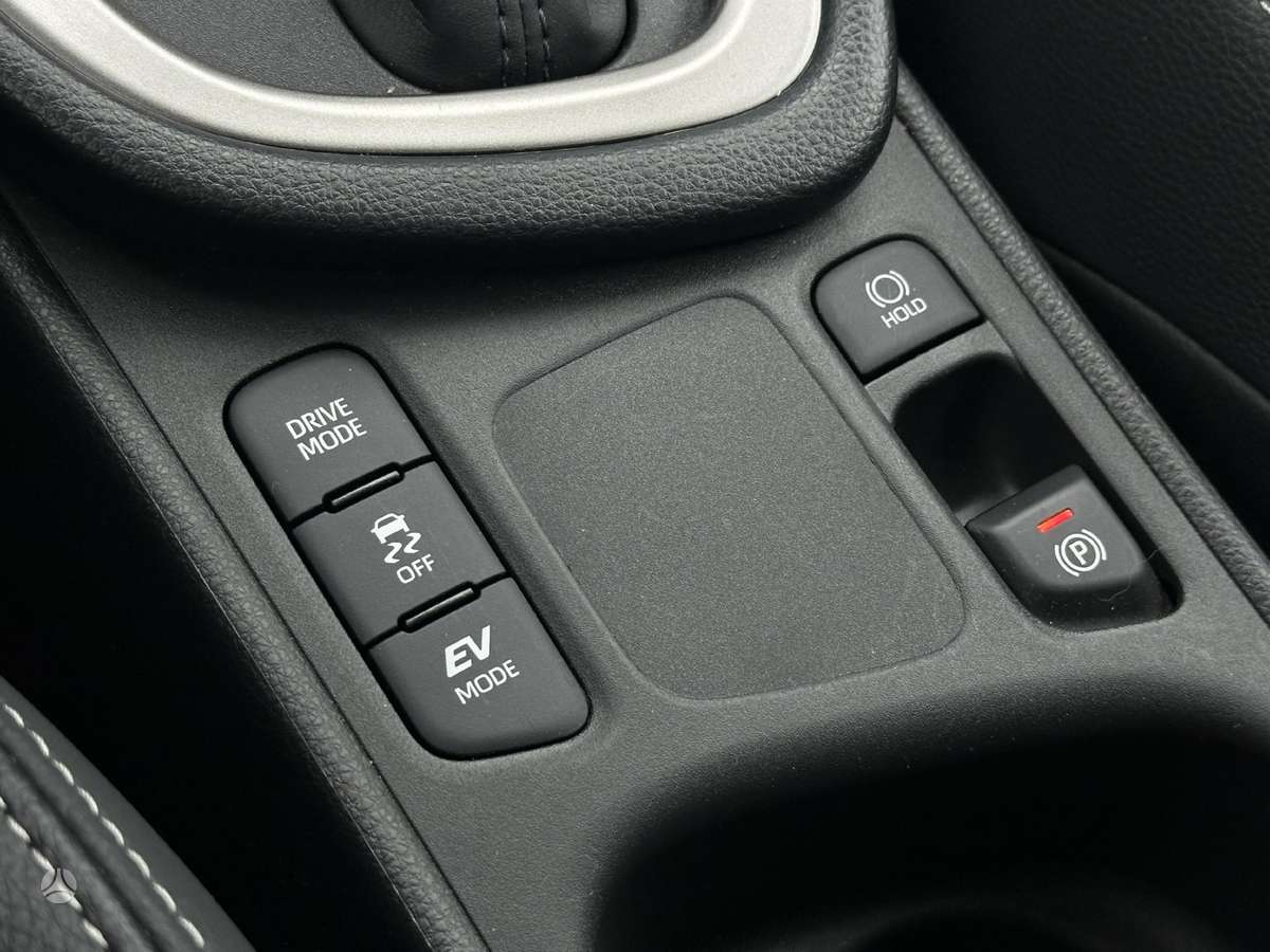 Mazda 2, 1.5 l., off-road / crossover