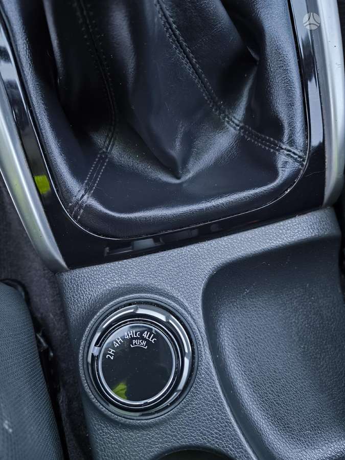 Mitsubishi L200, 2.4 l., pick-up 13