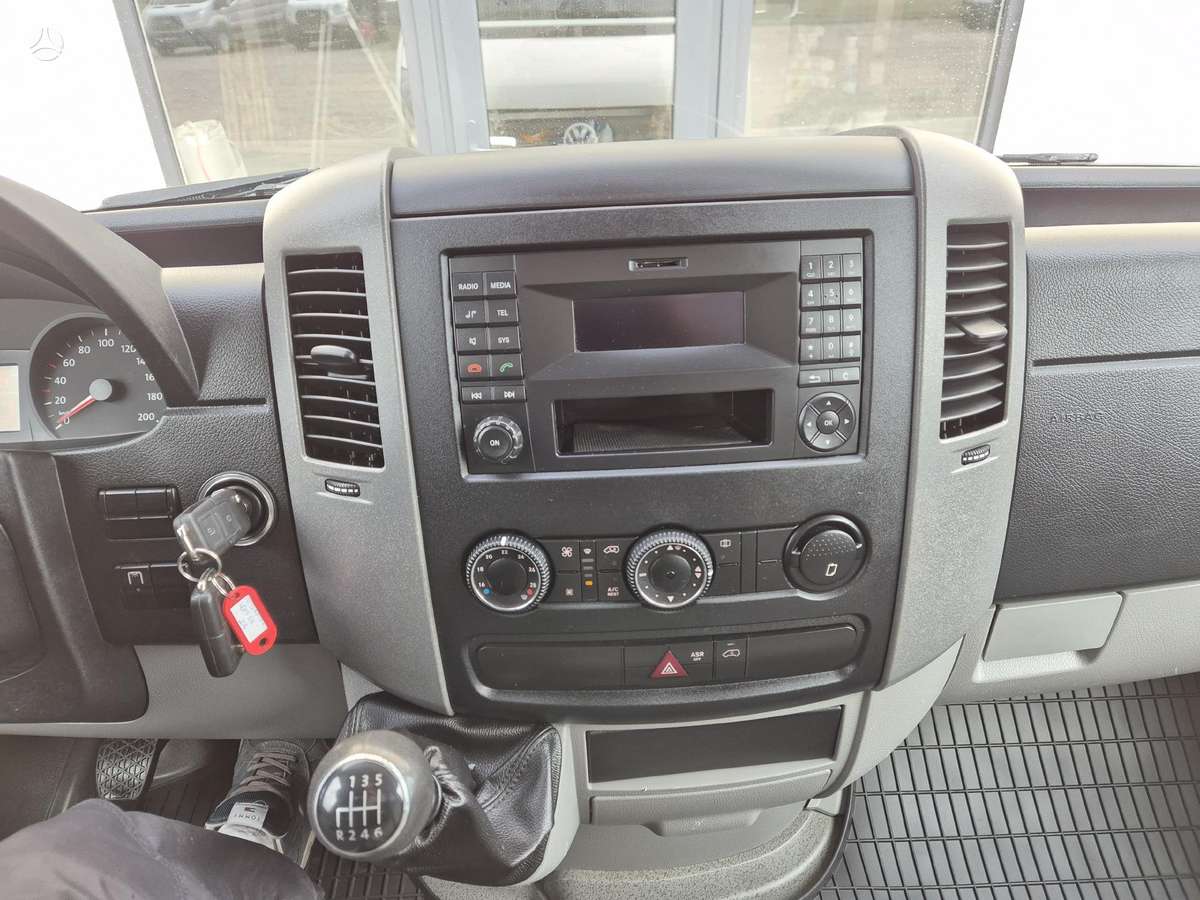 Volkswagen Crafter, 2.0 l., cargo van 10