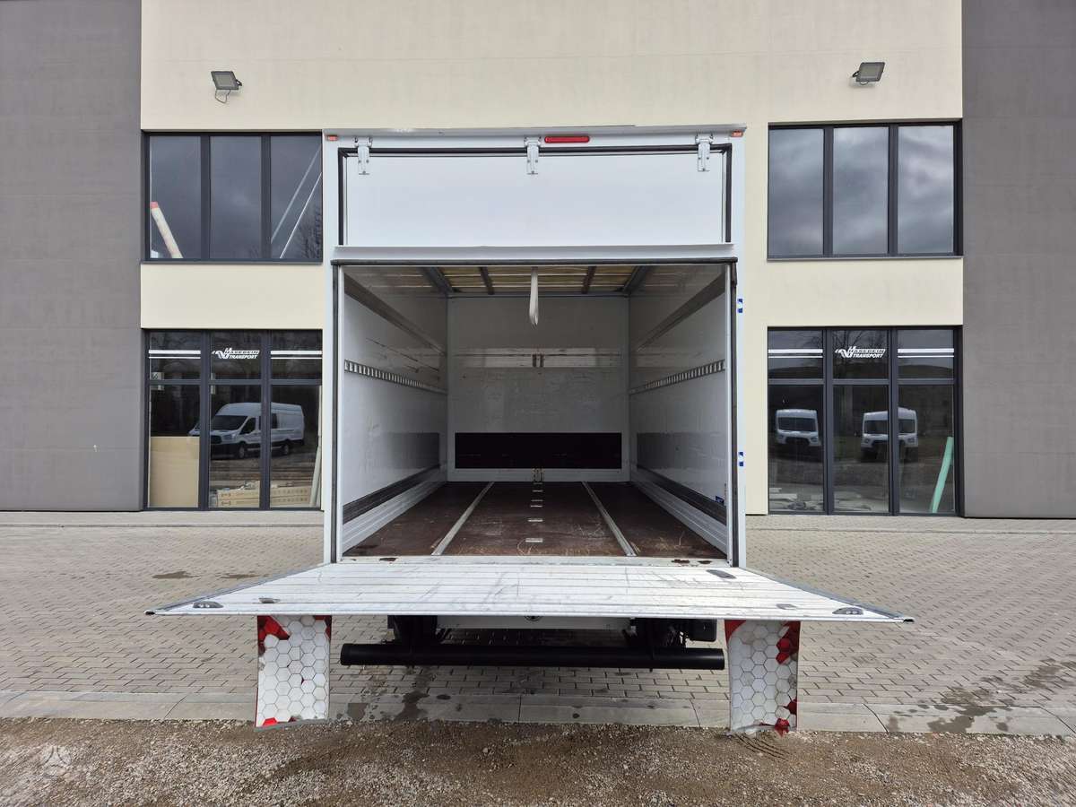 Volkswagen Crafter, 2.0 l., cargo van 13