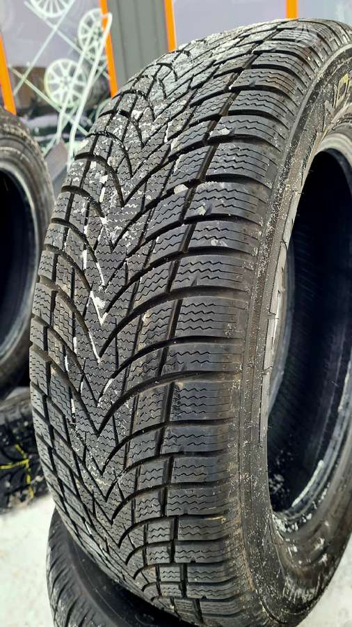 Momo, зимние 225/60 R18