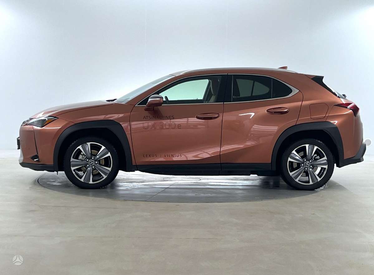 Lexus UX 300e, Внедорожник / Кроссовер