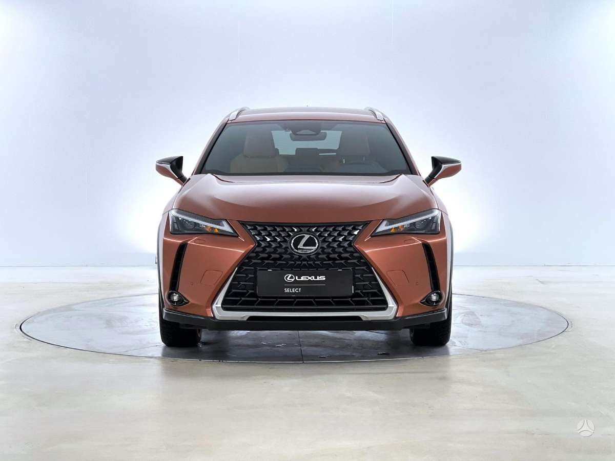 Lexus UX 300e, Внедорожник / Кроссовер