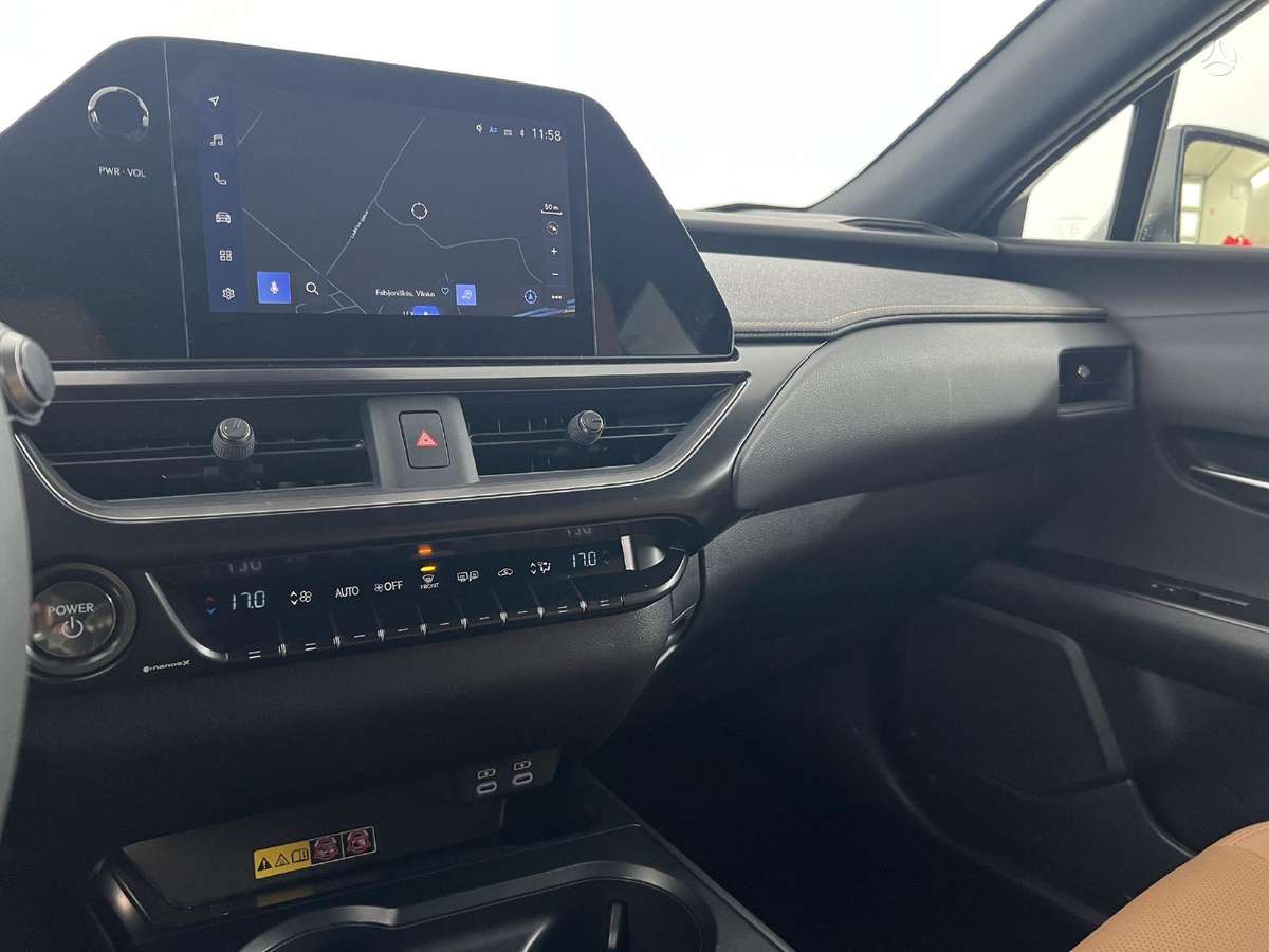 Lexus UX 300e, off-road / crossover