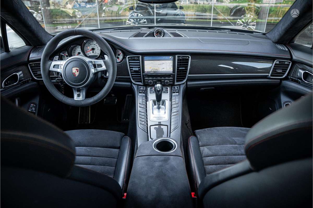 Porsche Panamera - 12