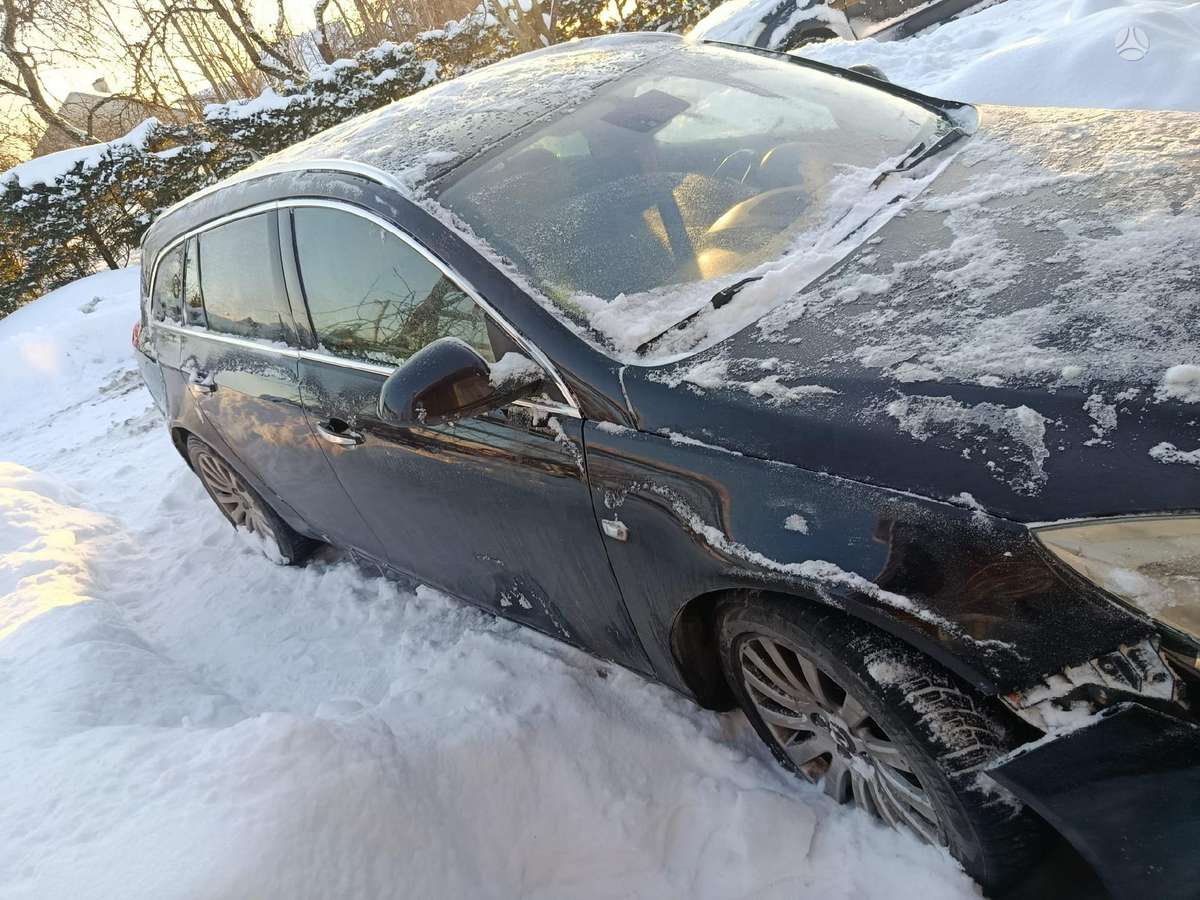 Opel Insignia dalimis. Variklis geras