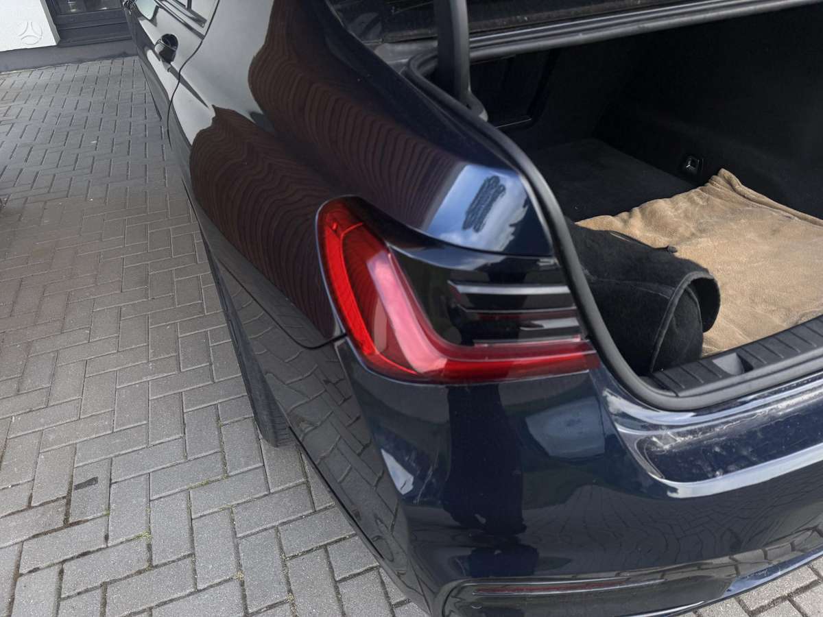 BMW 750, 4.4 l., Седан