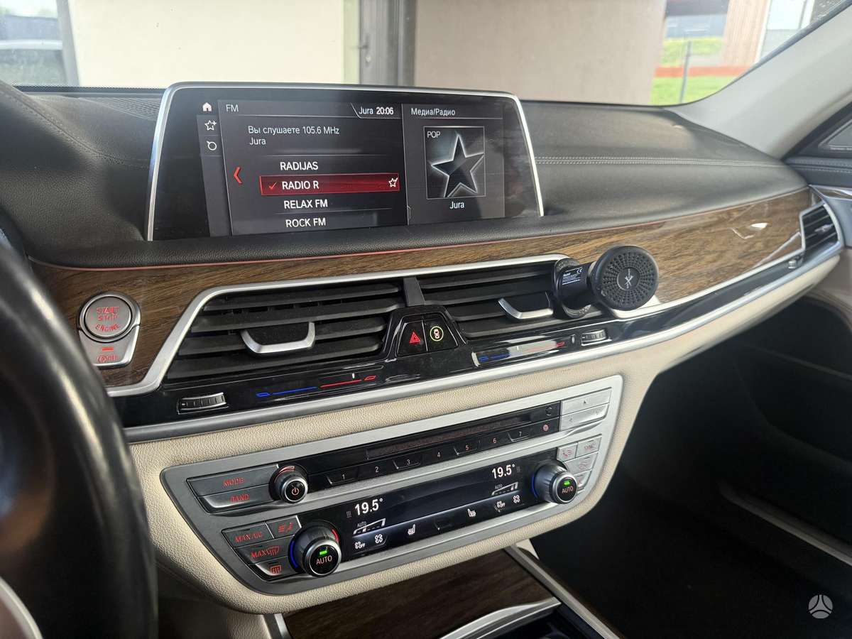 BMW 750, 4.4 l., Седан