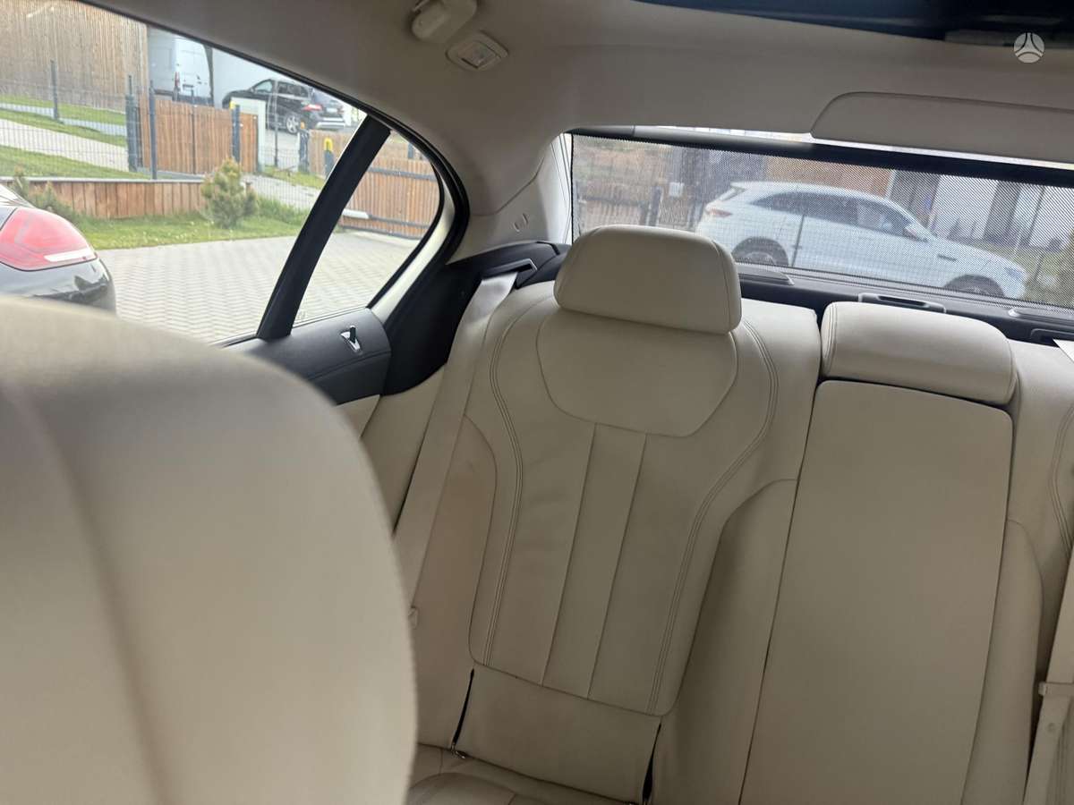 BMW 750, 4.4 l., Седан