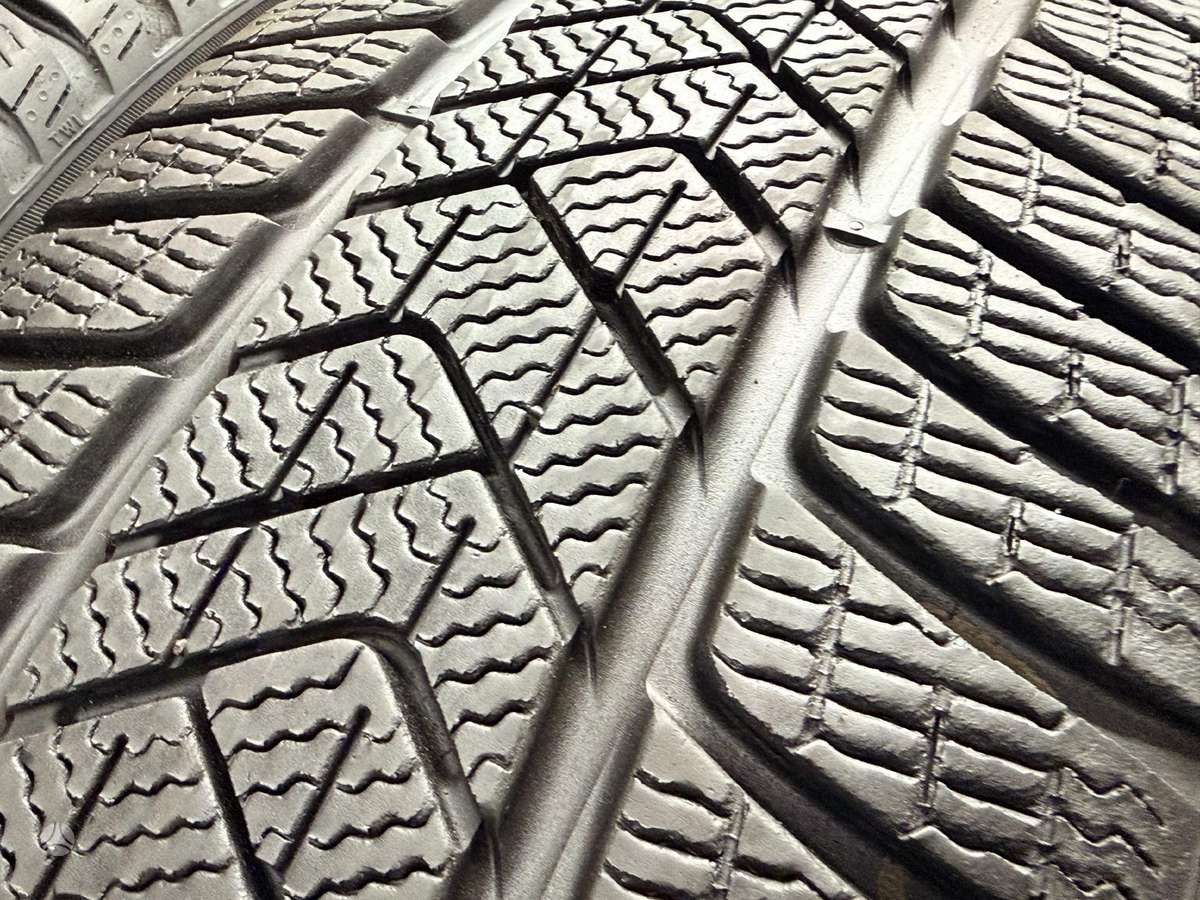 Pirelli SottoZero3, всесезонные 225/55 R18