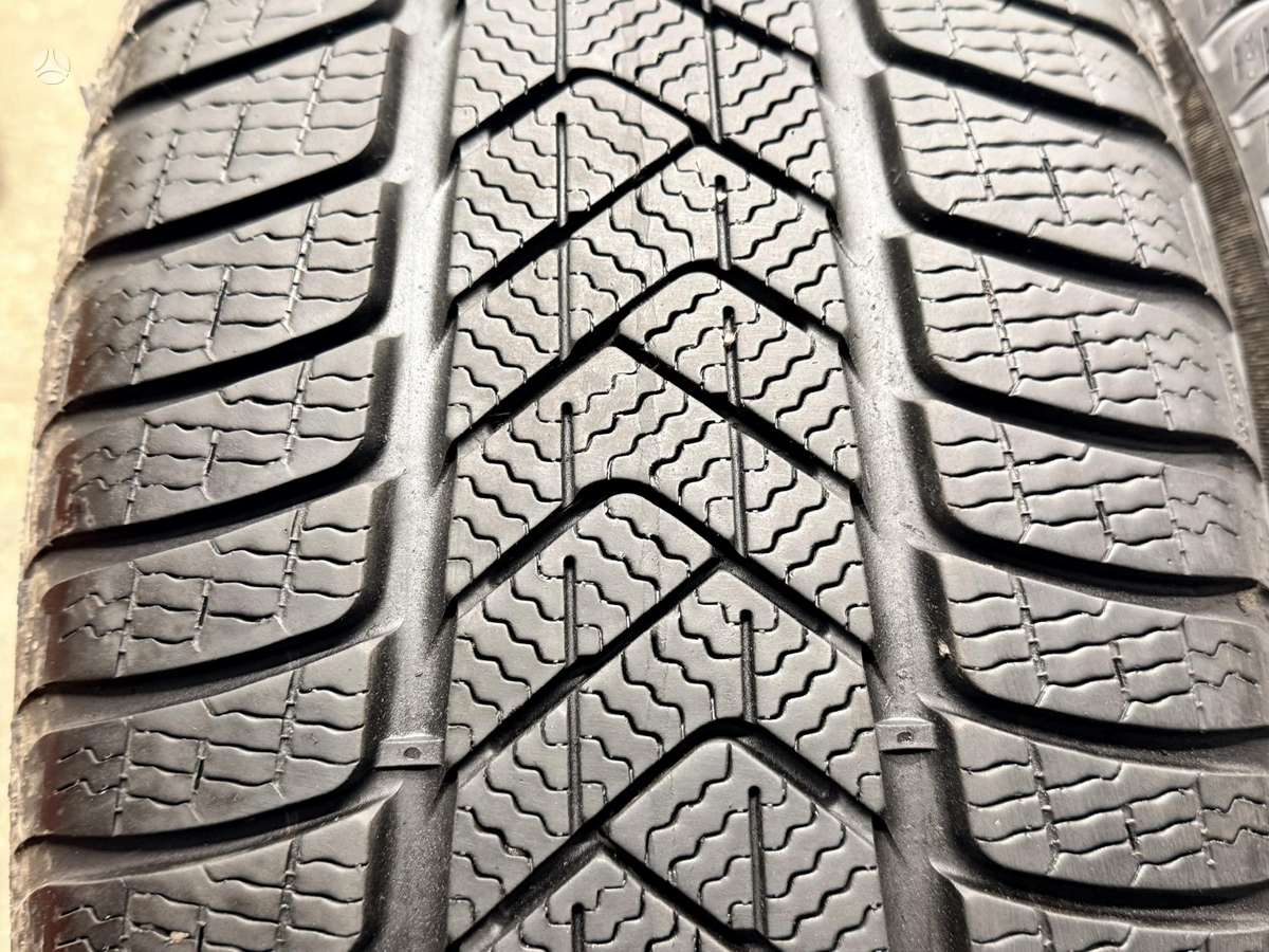 Pirelli SottoZero3, всесезонные 225/55 R18