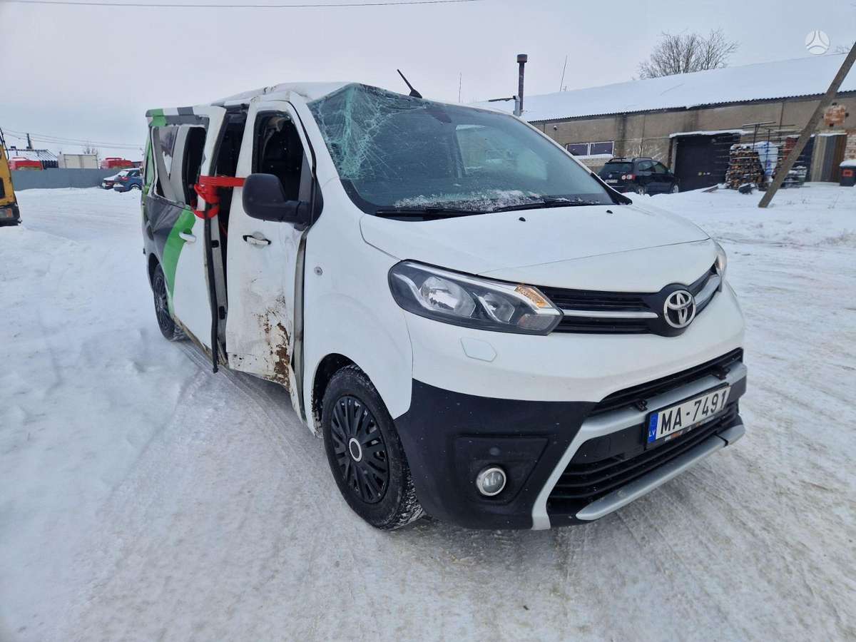 Toyota Proace for parts. Dalimis